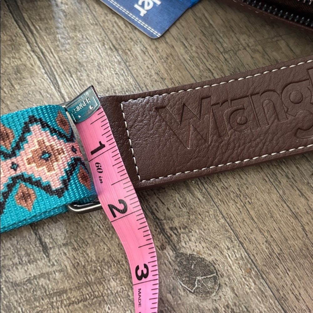 Wrangler Aztec Guitar print strap & accents, vegan leather,1 compartment,zip top - Picture 12 of 12